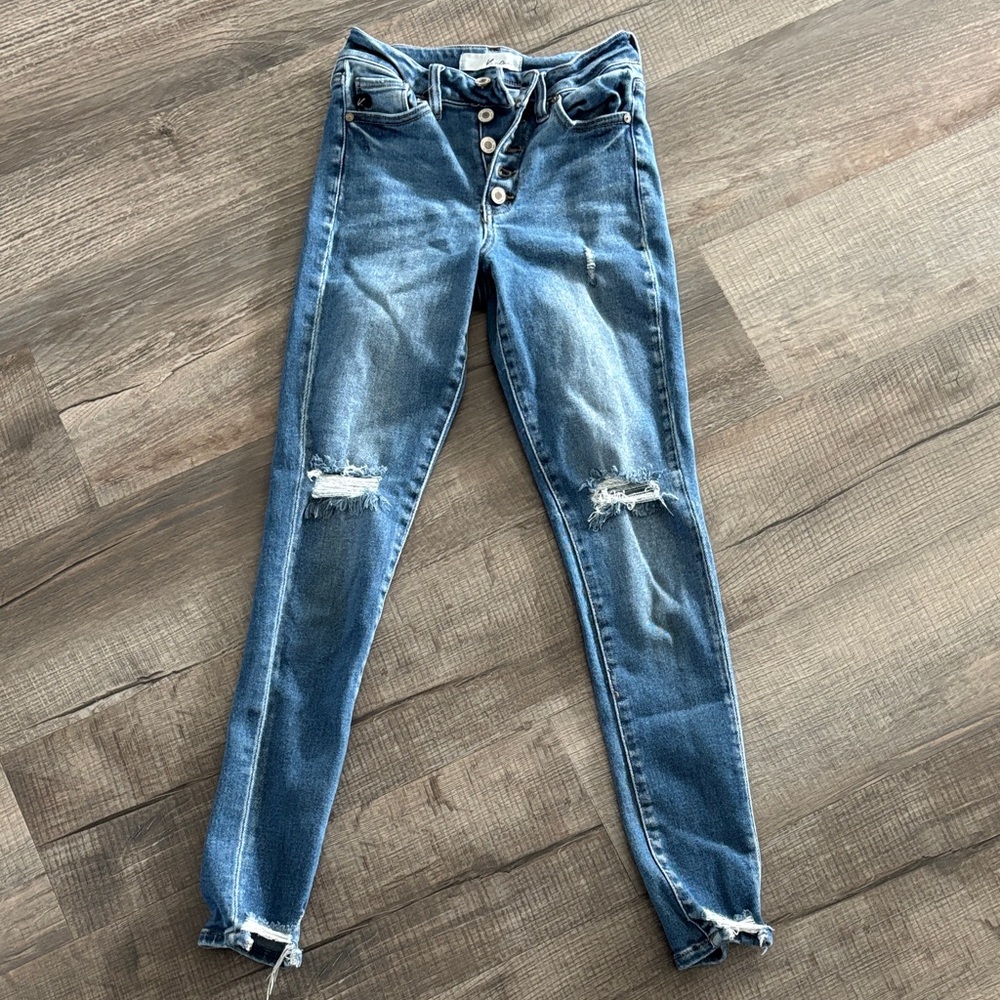 KanCan Distressed Blue Jeans Size 3 / 25 Juniors. Button Closure. Skinny Jeans